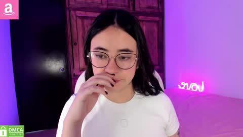 Snapshot of alicee_2 chatting on February 2026 12:09:02 PM Aliceee .. 97YP9VWGZHrefnav wishlist lists 1 online show from February 2026 12:09:02 PM