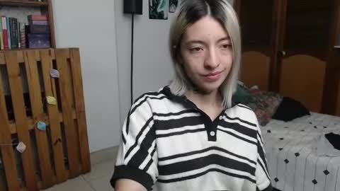 alicee_logan_ online show from June 2026 01:06:01 AM