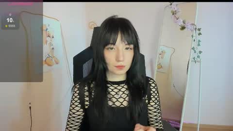 Snapshot of aliceeinwonderlanddd chatting on May 2026 02:31:02 AM Alice online show from May 2026 02:31:02 AM