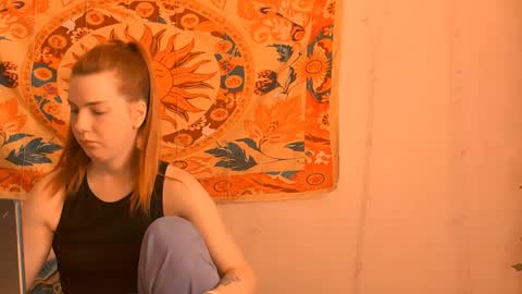 Snapshot of aliceinredsquare_ chatting on June 2026 05:10:01 AM Alice online show from June 2026 05:10:01 AM
