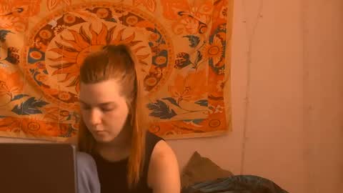 Snapshot of aliceinredsquare_ chatting on June 2026 05:24:01 AM Alice online show from June 2026 05:24:01 AM
