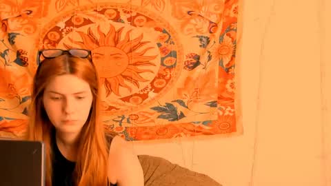Snapshot of aliceinredsquare_ chatting on June 2026 05:18:01 AM Alice online show from June 2026 05:18:01 AM