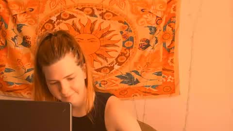 Snapshot of aliceinredsquare_ chatting on June 2026 06:00:02 AM Alice online show from June 2026 06:00:02 AM