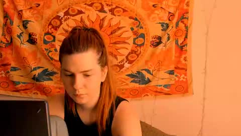 Snapshot of aliceinredsquare_ chatting on June 2026 05:17:01 AM Alice online show from June 2026 05:17:01 AM