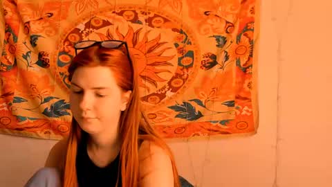 Snapshot of aliceinredsquare_ chatting on June 2026 05:09:01 AM Alice online show from June 2026 05:09:01 AM