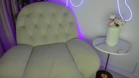 Snapshot of alicelevine chatting on November 2025 05:18:02 AM AliceLevine online show from November 2025 05:18:02 AM