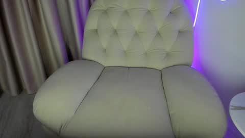 Snapshot of alicelevine chatting on November 2025 05:09:02 AM AliceLevine online show from November 2025 05:09:02 AM