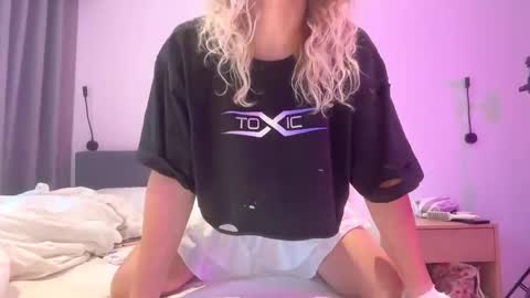 AlicePinkhead online show from October 2025 08:26:02 AM