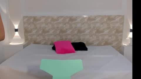 AliceRoss online show from November 2025 08:19:01 PM