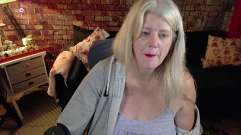 Alices Curiosity online show from December 2024 02:45:02 AM