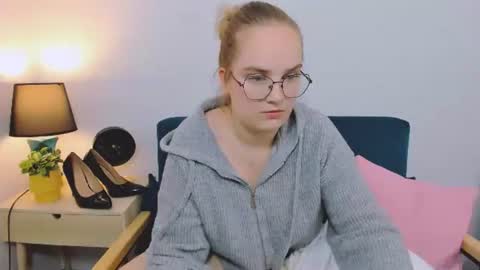 alicesensitive online show from November 2025 03:18:02 PM