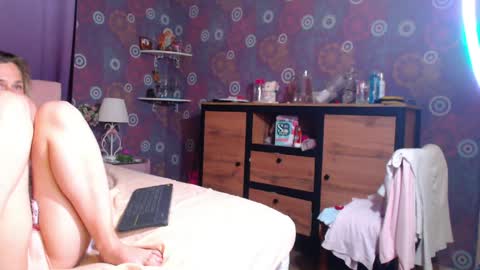 alicewetsquirt online show from May 2026 10:04:01 PM
