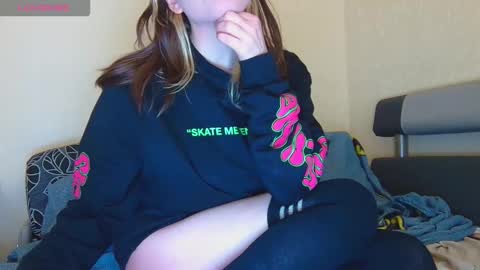 AliceWoolfy online show from October 2025 12:44:01 AM