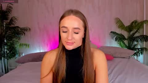 Mia online show from September 2025 01:22:01 AM