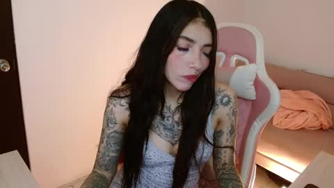 Snapshot of alicia_key_ chatting on May 2026 06:33:01 AM ALICIA online show from May 2026 06:33:01 AM