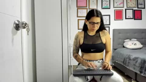 Snapshot of alicia_rainbow chatting on July 2026 04:03:01 AM alicia_rainbow online show from July 2026 04:03:01 AM