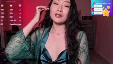 Snapshot of aliciahebixxx chatting on April 2026 04:37:01 PM Alicia Hebi online show from April 2026 04:37:01 PM