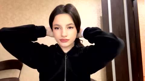 Niki online show from March 2026 05:04:01 PM