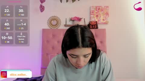 aliice_walker_ online show from December 2024 12:13:01 PM