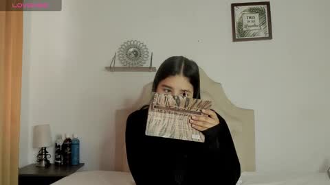 aliice_walker_ online show from January 2025 01:07:01 PM