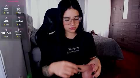 aliice_walker_ online show from December 2025 04:27:01 PM