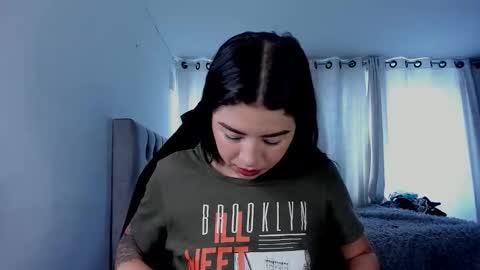 aliice_walker_ online show from February 2026 03:41:02 PM