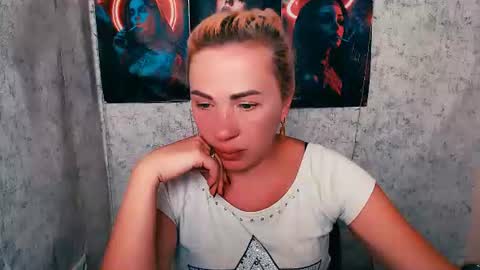 Snapshot of alinafrey_ chatting on June 2026 05:23:02 AM Alina online show from June 2026 05:23:02 AM