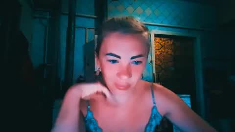 Snapshot of alinafrey_ chatting on July 2026 05:12:01 AM Alina online show from July 2026 05:12:01 AM