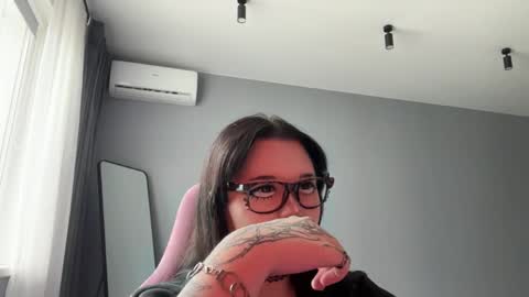 Alina online show from April 2026 01:14:01 PM