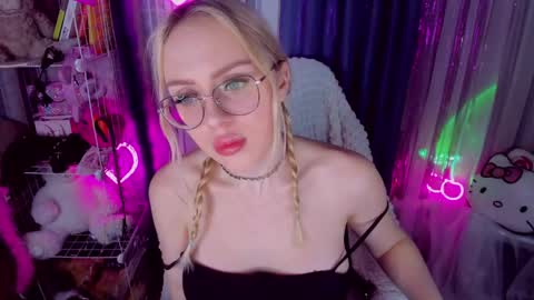 Snapshot of alinaocean chatting on April 2026 06:25:01 PM alinaocean online show from April 2026 06:25:01 PM