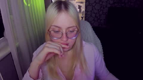 Snapshot of alinaocean chatting on May 2026 04:01:02 PM alinaocean online show from May 2026 04:01:02 PM