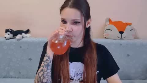 Snapshot of alisa_fox_pup chatting on July 2026 04:31:01 PM Alisa online show from July 2026 04:31:01 PM