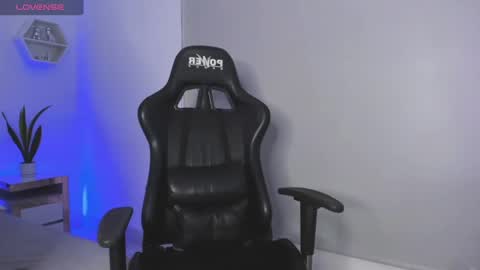 Snapshot of alisa_walton chatting on February 2025 06:05:02 AM ALIS online show from February 2025 06:05:02 AM