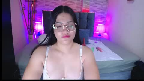 Snapshot of alison_girl22 chatting on May 2026 09:45:01 PM Alison online show from May 2026 09:45:01 PM