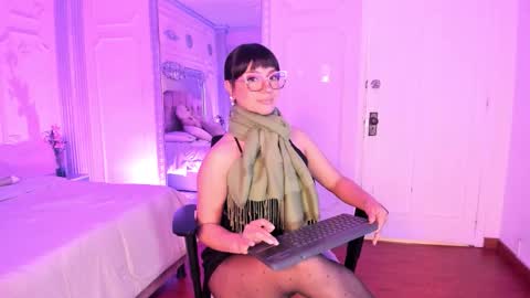 Alison Fishert online show from December 2025 12:11:02 PM