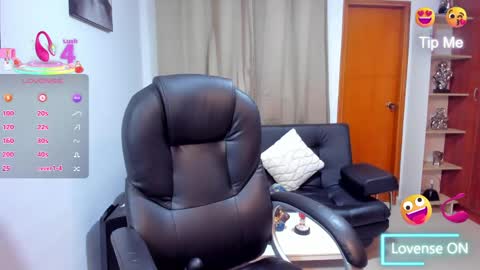 Snapshot of alisonlemoos chatting on May 2026 10:34:01 AM Alisson online show from May 2026 10:34:01 AM