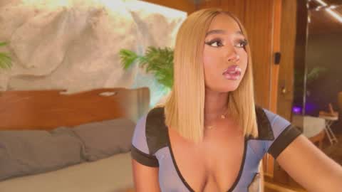 Alison Moon  online show from April 2026 10:07:02 PM