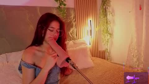 Mia online show from October 2025 02:33:01 AM