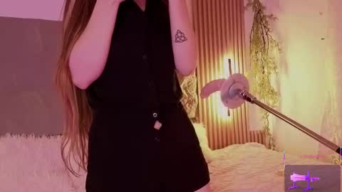 Mia online show from October 2025 03:04:01 PM