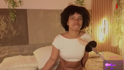 Mia online show from November 2025 02:50:02 PM