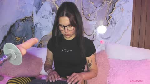 Mia online show from March 2026 08:21:02 PM