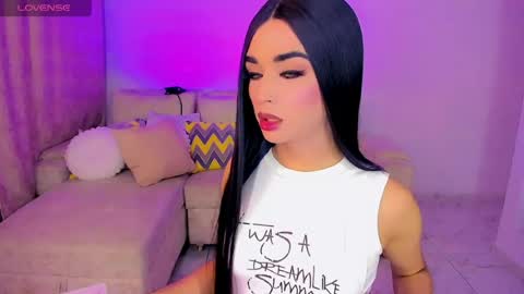 Snapshot of alissa_howard chatting on June 2026 04:02:01 AM ALISSA online show from June 2026 04:02:01 AM