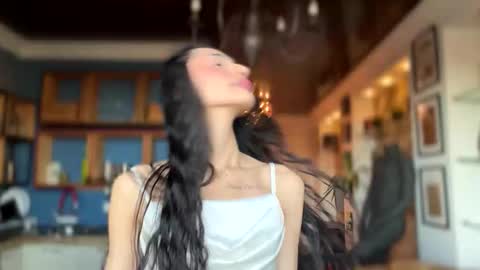 Alissa online show from October 2025 10:37:02 AM