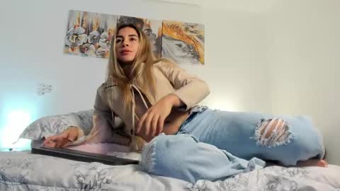 Snapshot of alissonroyce chatting on October 2025 03:42:01 AM Goddess online show from October 2025 03:42:01 AM