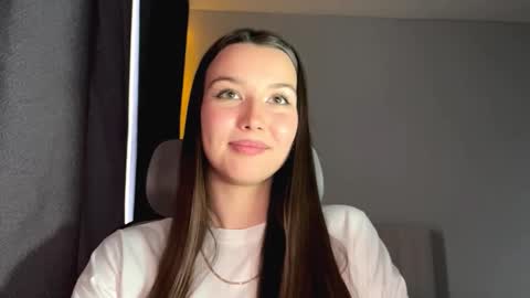 Snapshot of alitalapre chatting on November 2025 09:53:01 AM Annie online show from November 2025 09:53:01 AM