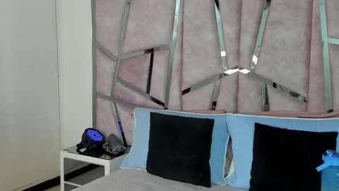 alix online show from October 2025 08:51:02 PM