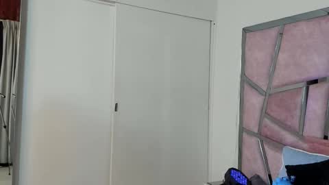 alix online show from October 2025 10:10:02 PM