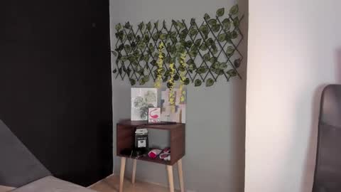 alixon online show from February 2025 01:00:01 AM