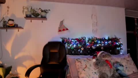 Andrea..... online show from December 2024 10:48:01 PM