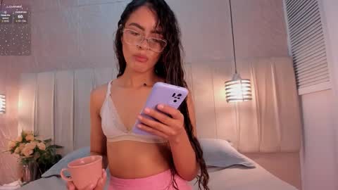 alizza_ online show from September 2025 11:43:01 AM